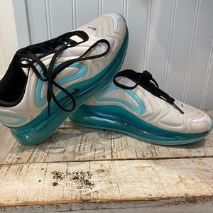 Girls Nike 720 size 4
